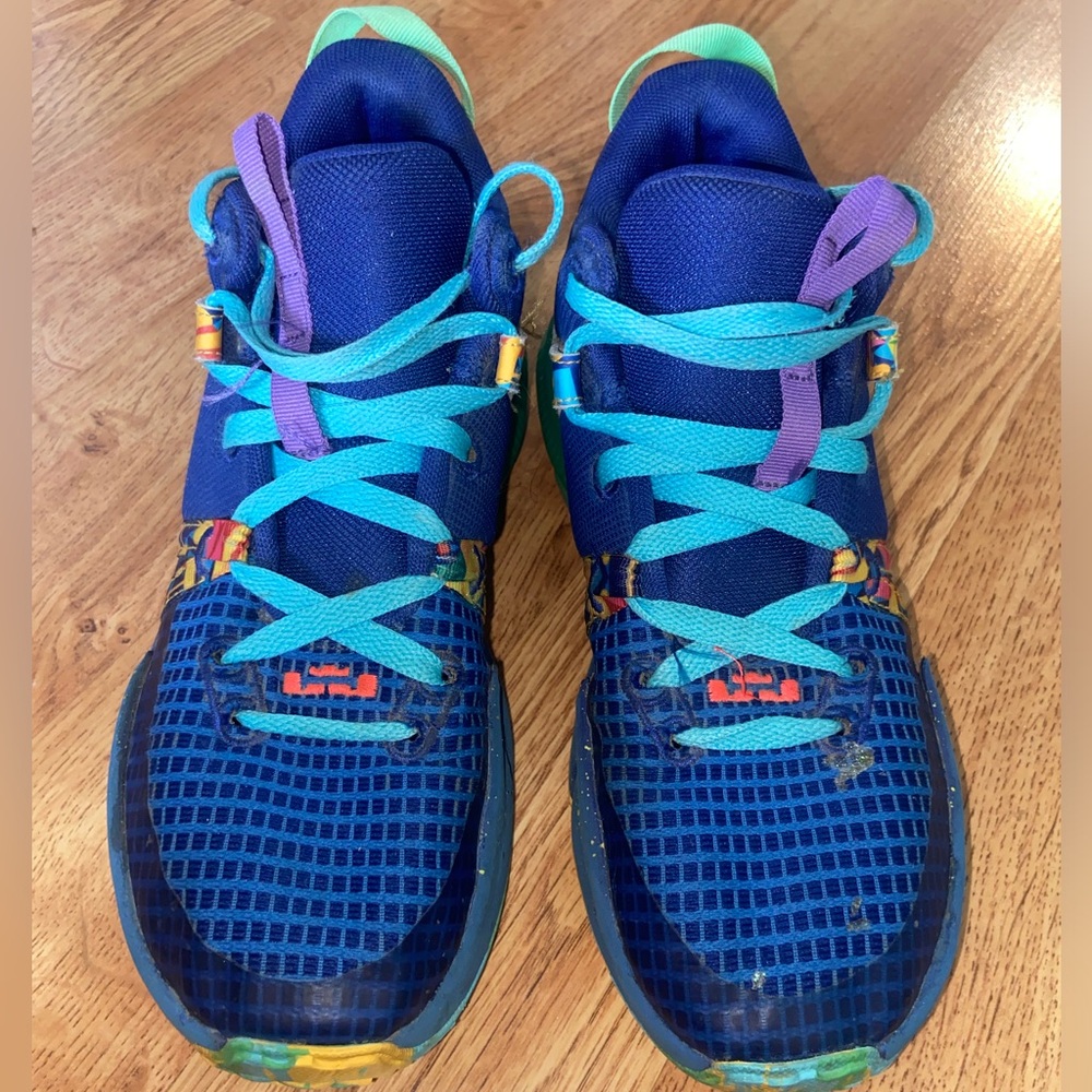 Lebron Witness VIII
